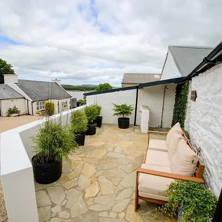 Margaret's Cabin, Log With Hot Tub & Bay View, Carrigart *