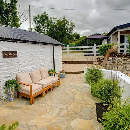 Margaret's Cabin, Log With Hot Tub & Bay View, Carrigart