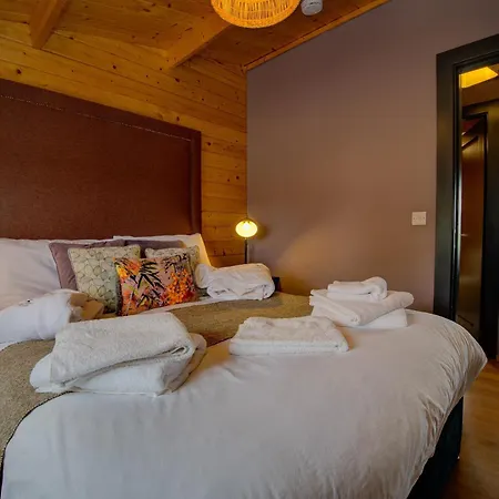 Luxury Log With Private Hot Tub & Sea Views * Letterkenny