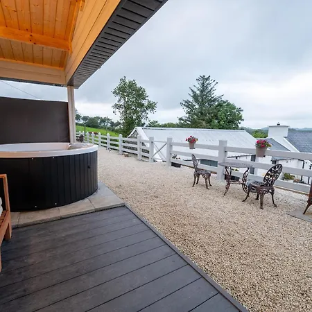 Apartmán Margaret's Cabin, Log With Hot Tub & Bay View, Carrigart *