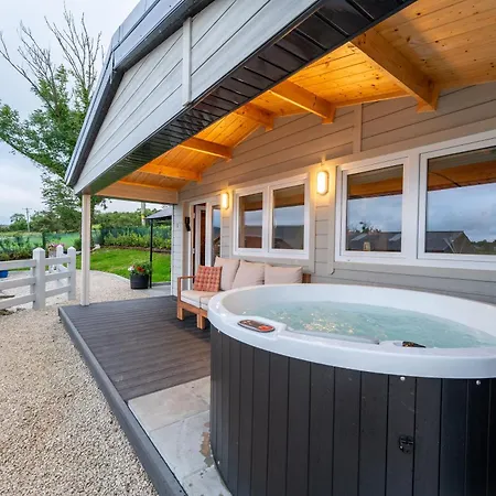 Margaret's Cabin, Log With Hot Tub & Bay View, Carrigart Apartmán *