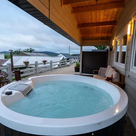 Apartmán Margaret's Cabin, Log With Hot Tub & Bay View, Carrigart Letterkenny