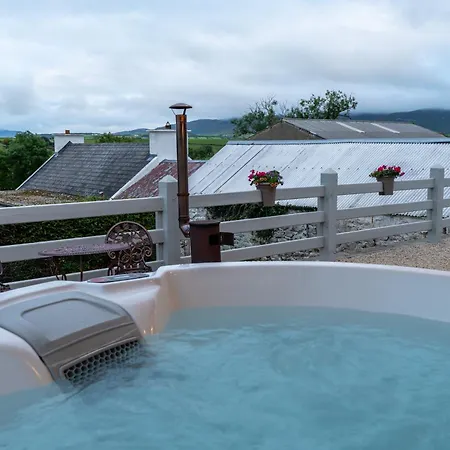 Margaret's Cabin, Log With Hot Tub & Bay View, Carrigart לטרקני