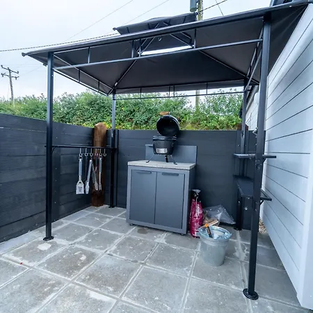 Luxury Log With Private Hot Tub & Sea Views Apartment