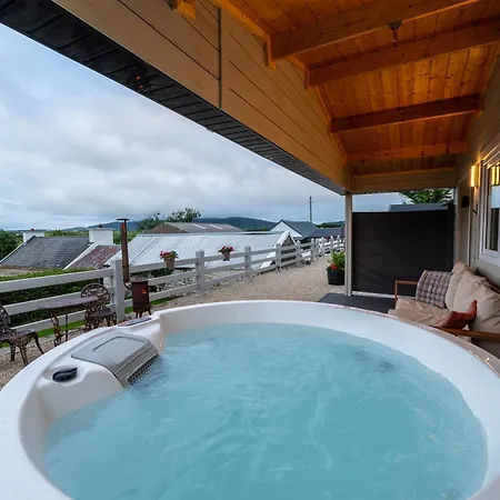Margaret's Cabin, Log With Hot Tub & Bay View, Carrigart Apartmán *