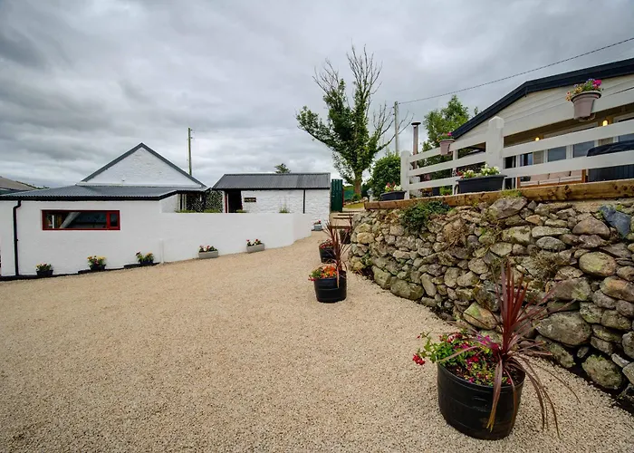 Luxury Log With Private Hot Tub & Sea Views