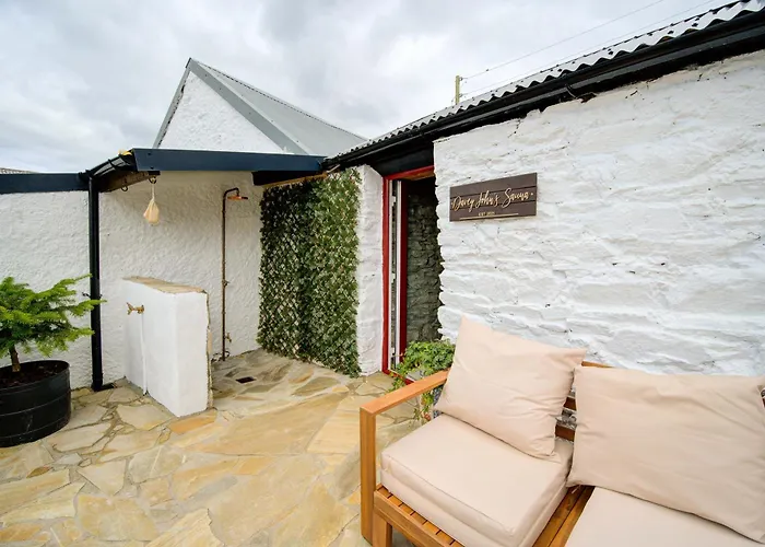 Luxury Log With Private Hot Tub & Sea Views