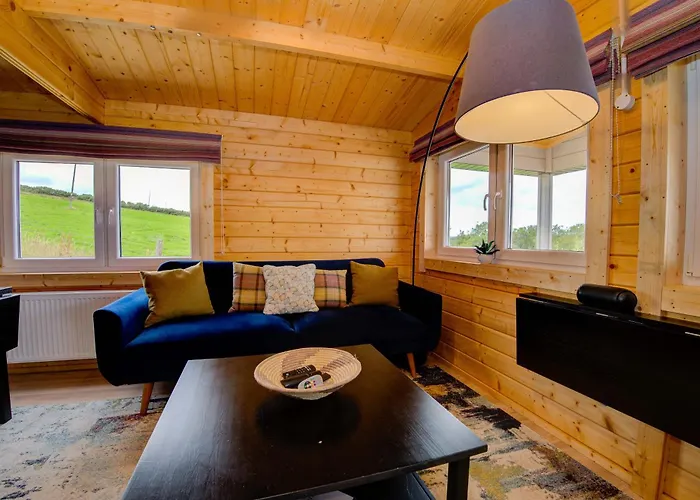 Luxury Log With Private Hot Tub & Sea Views Апартаменты