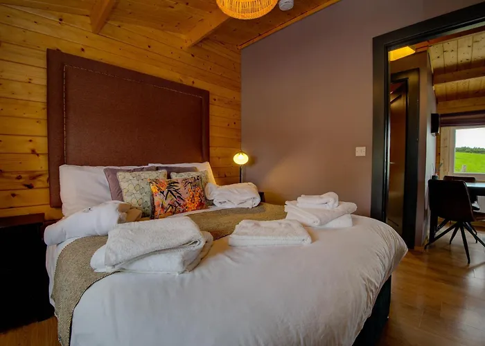 Luxury Log With Private Hot Tub & Sea Views * Letterkenny