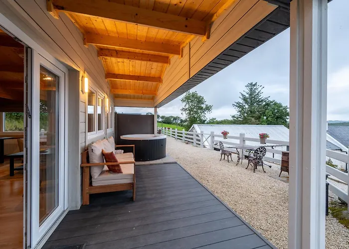 Luxury Log With Private Hot Tub & Sea Views