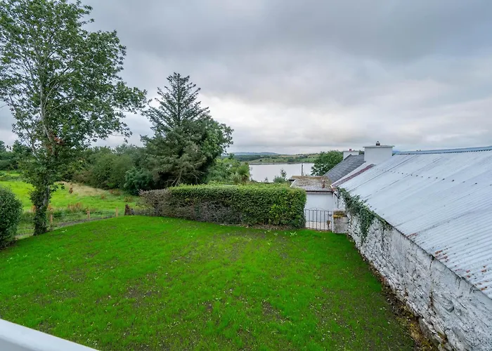 Апартаменты Luxury Log With Private Hot Tub & Sea Views