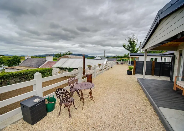 Luxury Log With Private Hot Tub & Sea Views * Леттеркенни