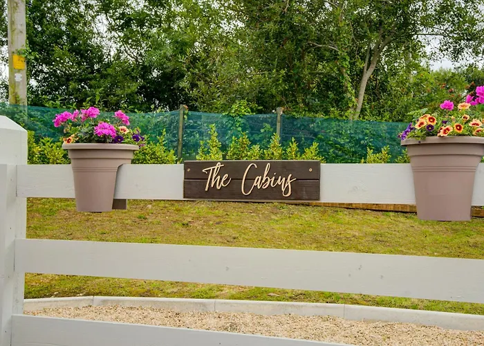 Luxury Log With Private Hot Tub & Sea Views *